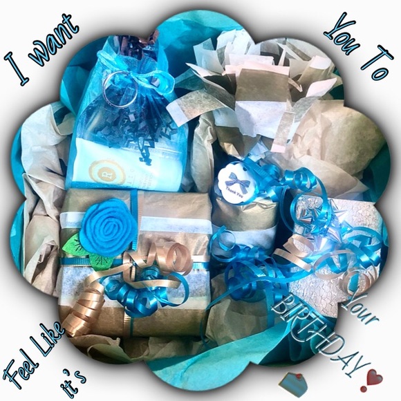 ⭐️🖤 UNIQUE 🖤⭐️ NWT eci Velvet Bell Sleeve Dress - Picture 14 of 14